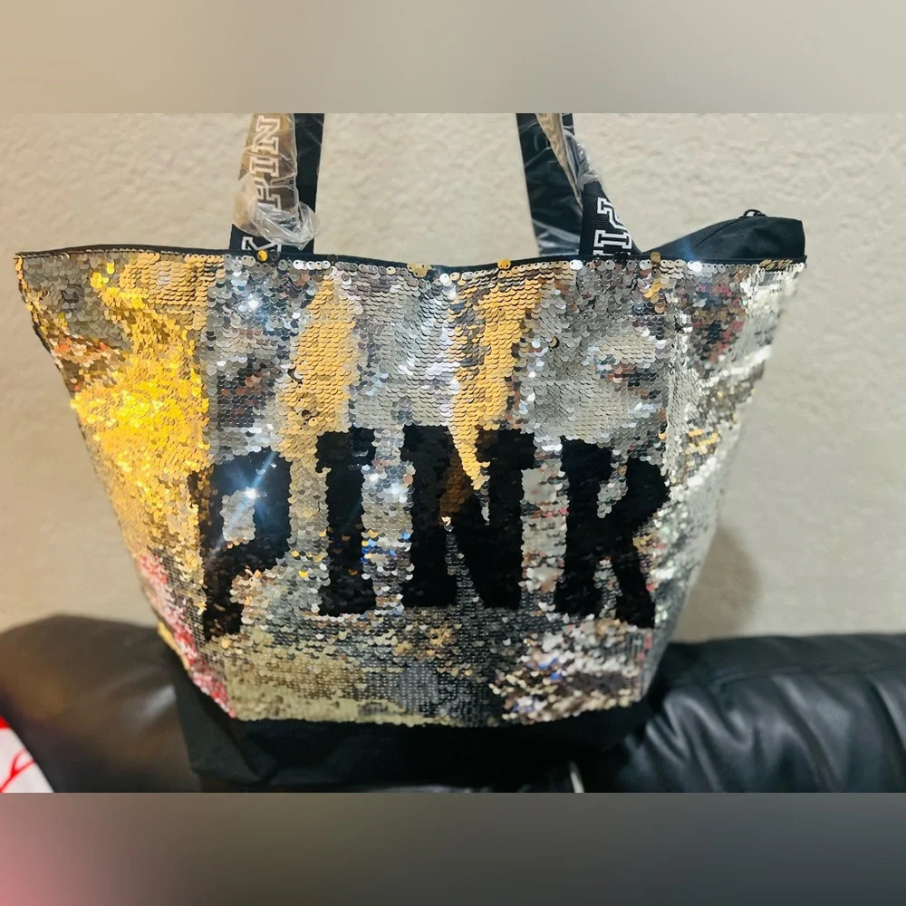 VS PINK TOTE 15” SHIMMERING FLIP SEQUINS SILVER/GOLD TAKE ANYWHERE TOTE SUPER !! - Picture 4 of 8